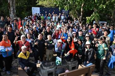 A group of people posing for a photo
AI-generated content may be incorrect.