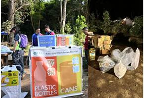 A group of people standing near a sign
AI-generated content may be incorrect.